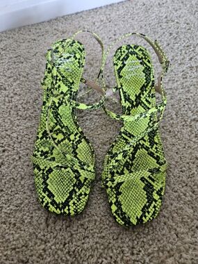 INC NWOT Neon Yellow/Green Snakeprint Strappy Kitten Heel